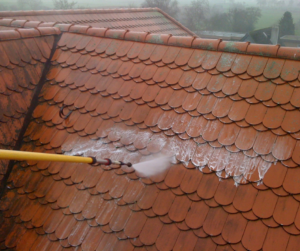 Roof-Cleaning